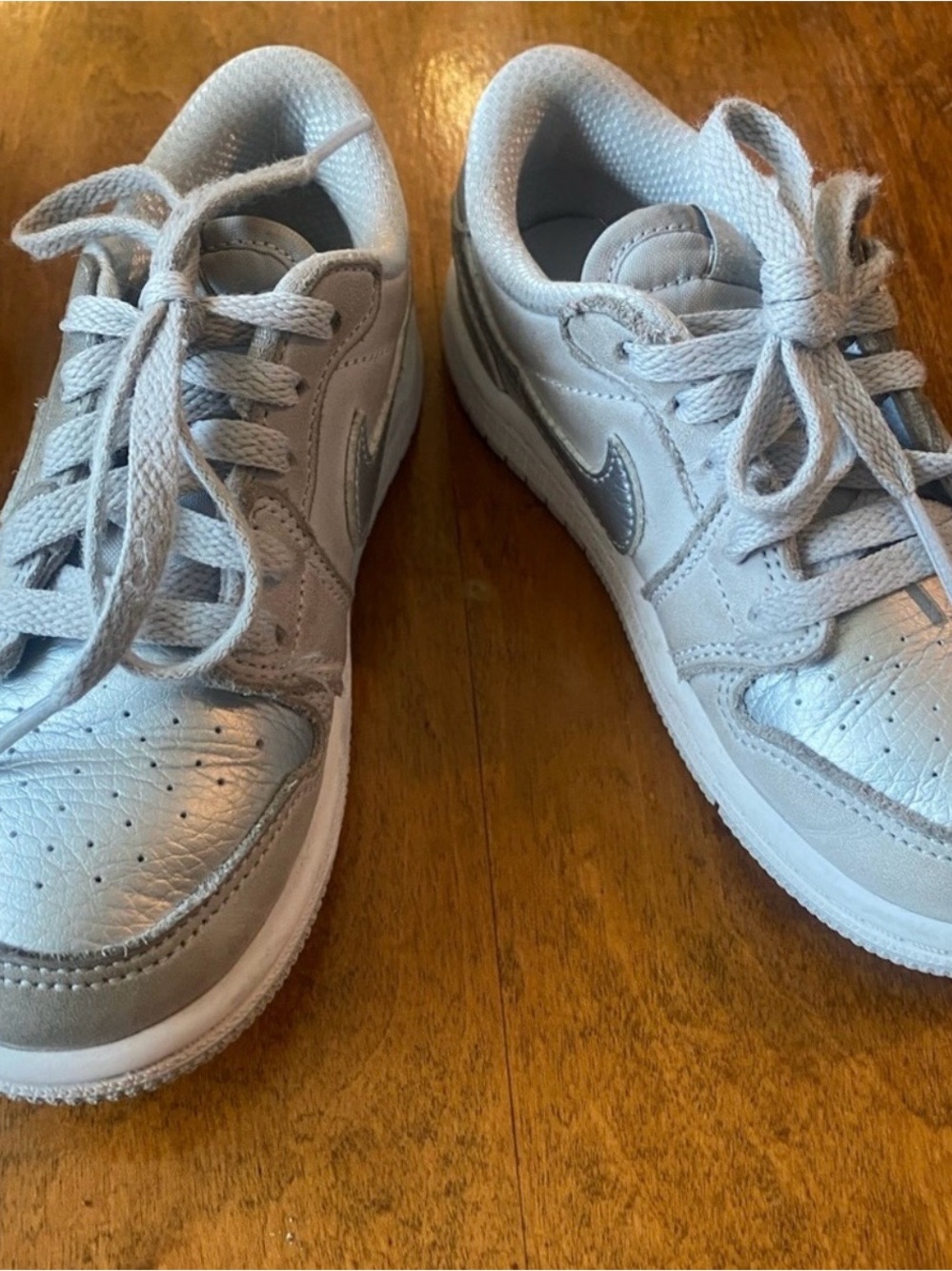 Nike Air Jordan 1 Low OG Metallic Silver Kids Size 10C Sneakers